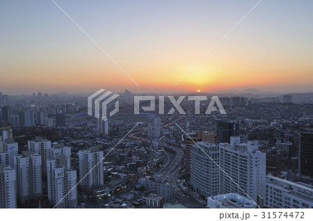 夕焼け 都市 都会 31574472