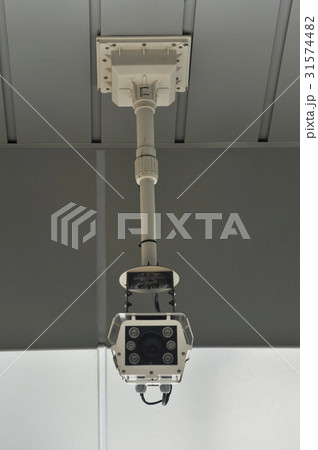 監視カメラ ローアングル 室内 31574482