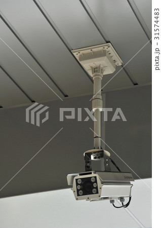 監視カメラ ローアングル 室内 31574483