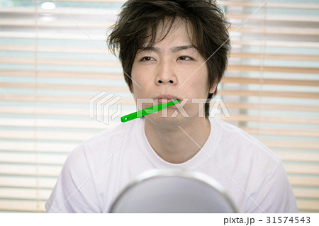 朝の男性 31574543