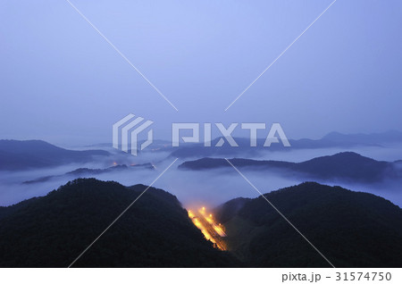 高速道路 修理ティートンネル トンネル 31574750