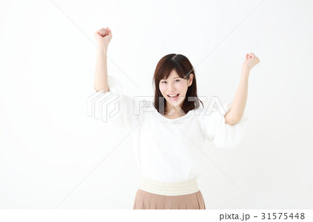 ガッツポーズする女性 ガッツポーズする女性 31575448
