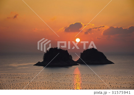 夕焼け 海 島 31575941