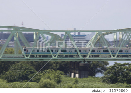 荒川を渡る京浜東北線（流し撮り） 31576860