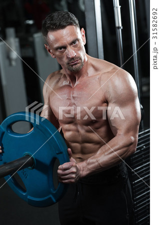 Male adult bodybuilder working out with weight Male adult bodybuilder working out with weight 31582692