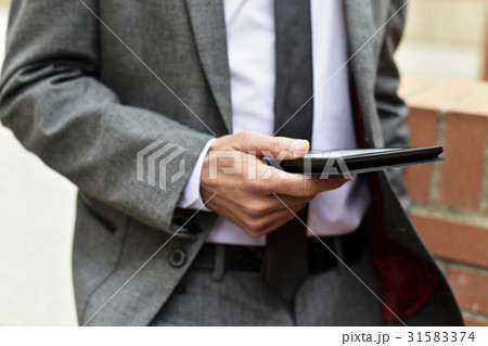 young businessman using a tablet outdoors 31583374