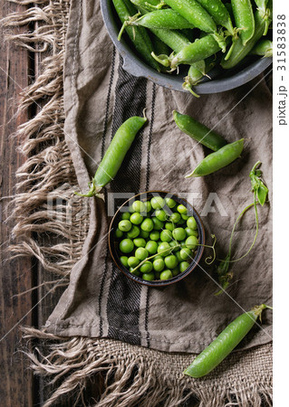 Young green peas Young green peas 31583838