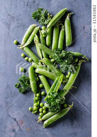 Young green peas Young green peas 31583862