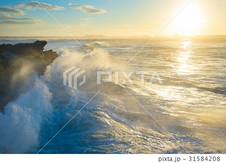 Ocean rocky beach at sunset Ocean rocky beach at sunset 31584208