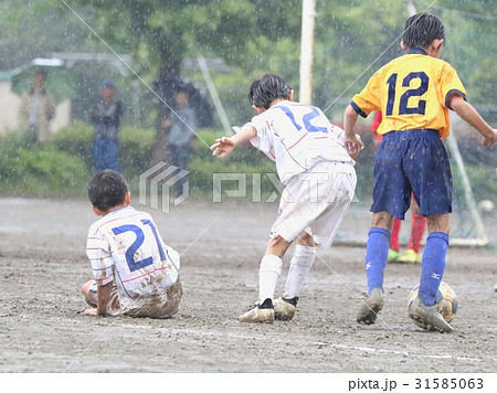 少年サッカー 雨の写真素材