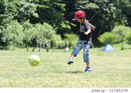 少年サッカー　公園　遊び 31585376