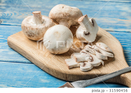 Sliced raw mushrooms. 31590456