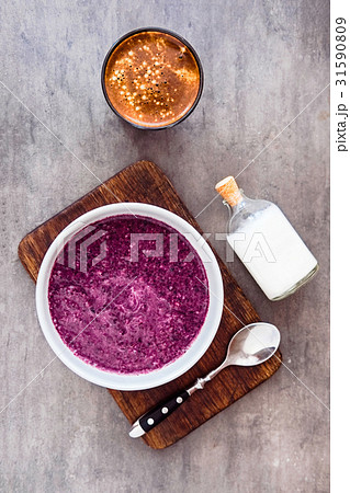 Smoothie bowl, coffee and coconut oil 31590809