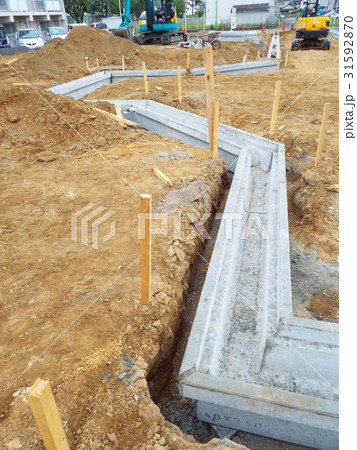 宅地開発は排水溝工事から始まります 31592870