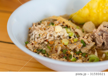 spicy noodles. 31593021