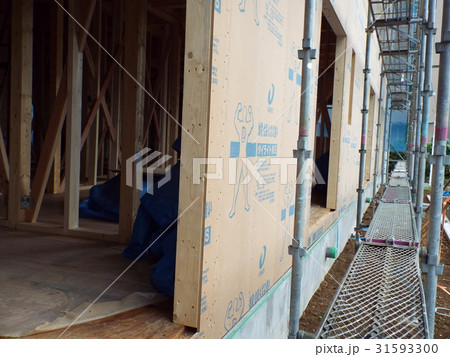 筋交い工法に替わる耐震ボード工法が普及しています 筋交い工法に替わる耐震ボード工法が普及しています 31593300