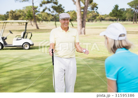 Mature golfer couple Mature golfer couple 31595386