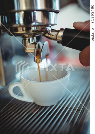 Cropped image of waiter holding machine handle at cafe 31595490