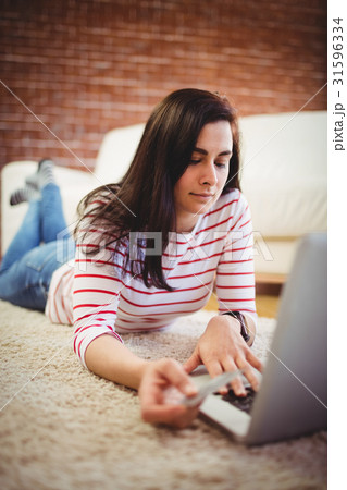 Young woman doing online shopping Young woman doing online shopping 31596334
