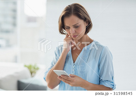 Young woman using mobile phone 31598545