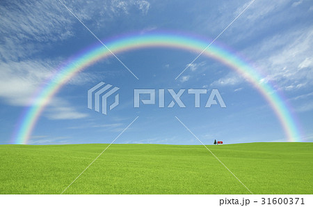 草原の赤い屋根の家と雲と虹 草原の赤い屋根の家と雲と虹 31600371