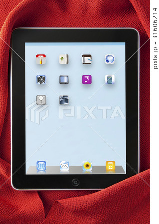 袱紗に包まれたタブレット型コンピューター 31606214
