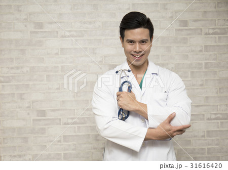 Young asian doctor Young asian doctor 31616420