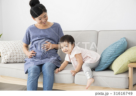 子供と妊娠中のママ 31616749