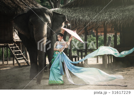Thai Woman In Traditional Costume 31617229