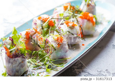 spring rolls with caviar 31617313