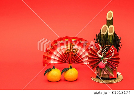 門松 みかん 扇 正月イメージの写真素材 [31618174] - PIXTA