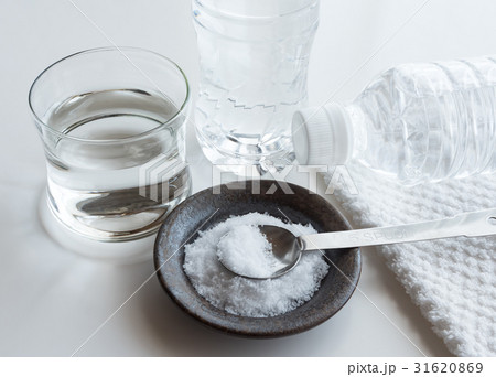 水　ミネラルウォーター　水分補給 31620869