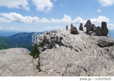 信州の高原 美ヶ原高原の王ヶ鼻 王ヶ鼻神社の石仏 信州の高原 美ヶ原高原の王ヶ鼻 王ヶ鼻神社の石仏 31620920