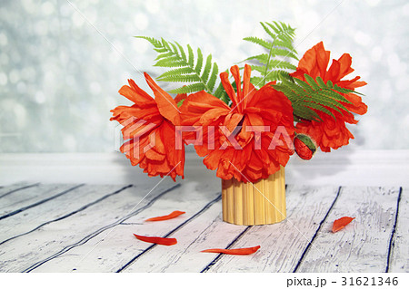 Scenic bouquet, red poppies, fern leaves on table 31621346