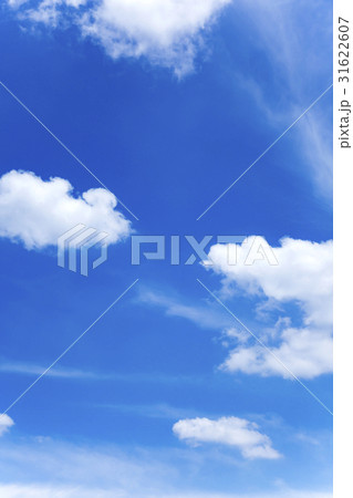 青空 空 雲 初夏の空 背景 背景素材 6月 コピースペース 青空 空 雲 初夏の空 背景 背景素材 6月 コピースペース 31622607