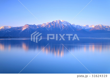 Lake Geneva of Montreux at sunrise Lake Geneva of Montreux at sunrise 31624319