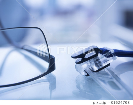 ビジネスイメージ・メガネ・IDカード 31624708