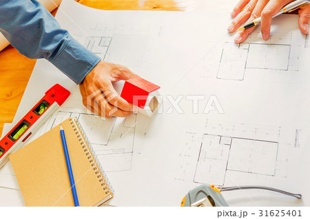 Team of engineers working together in a architect  31625401