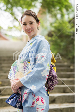 浴衣のフランス人女性の写真素材