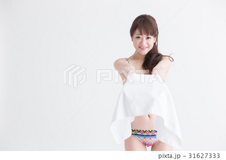 水着の女性・白バック 31627333