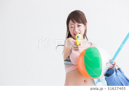 水着の女性・白バック 水着の女性・白バック 31627405