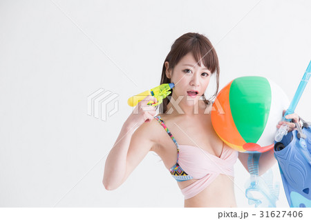 水着の女性・白バック 水着の女性・白バック 31627406