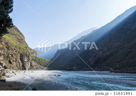 ヒマラヤの渓谷 ヒマラヤの渓谷 31631991