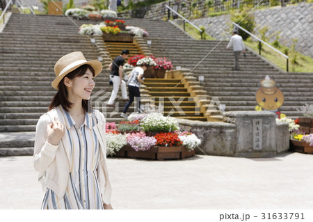 伊香保を楽しむ若い女性 31633791