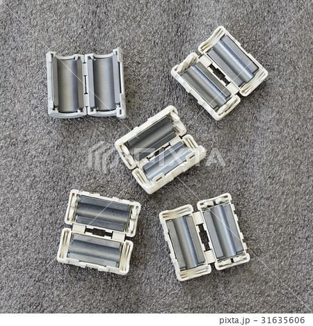 EMC, RFI and Noise reduction device Ferrite Clamp 31635606