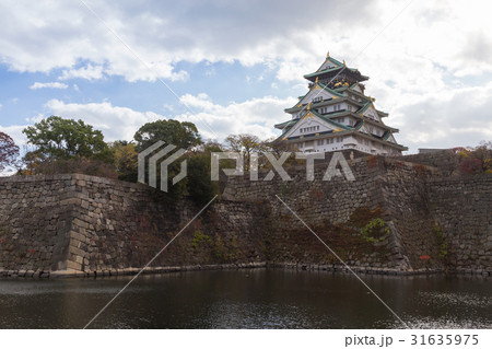 Osaka Castle, also called the white Heron castle 31635975
