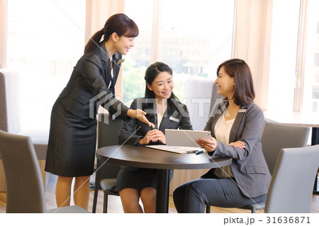 ビジネスウーマン ミーティング ビジネスウーマン ミーティング 31636871