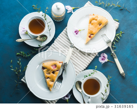 Strawberry cake with mixed flour Strawberry cake with mixed flour 31639165
