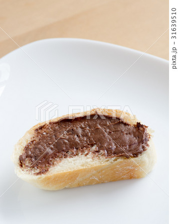 チョコレートスプレッドとパン チョコレートスプレッドとパン 31639510