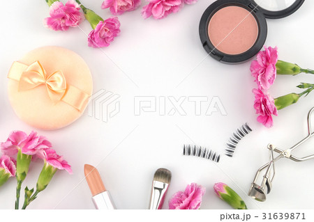 Cosmetic decorated with pink carnation flowers Cosmetic decorated with pink carnation flowers 31639871